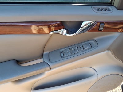 2000 Cadillac DeVille Base