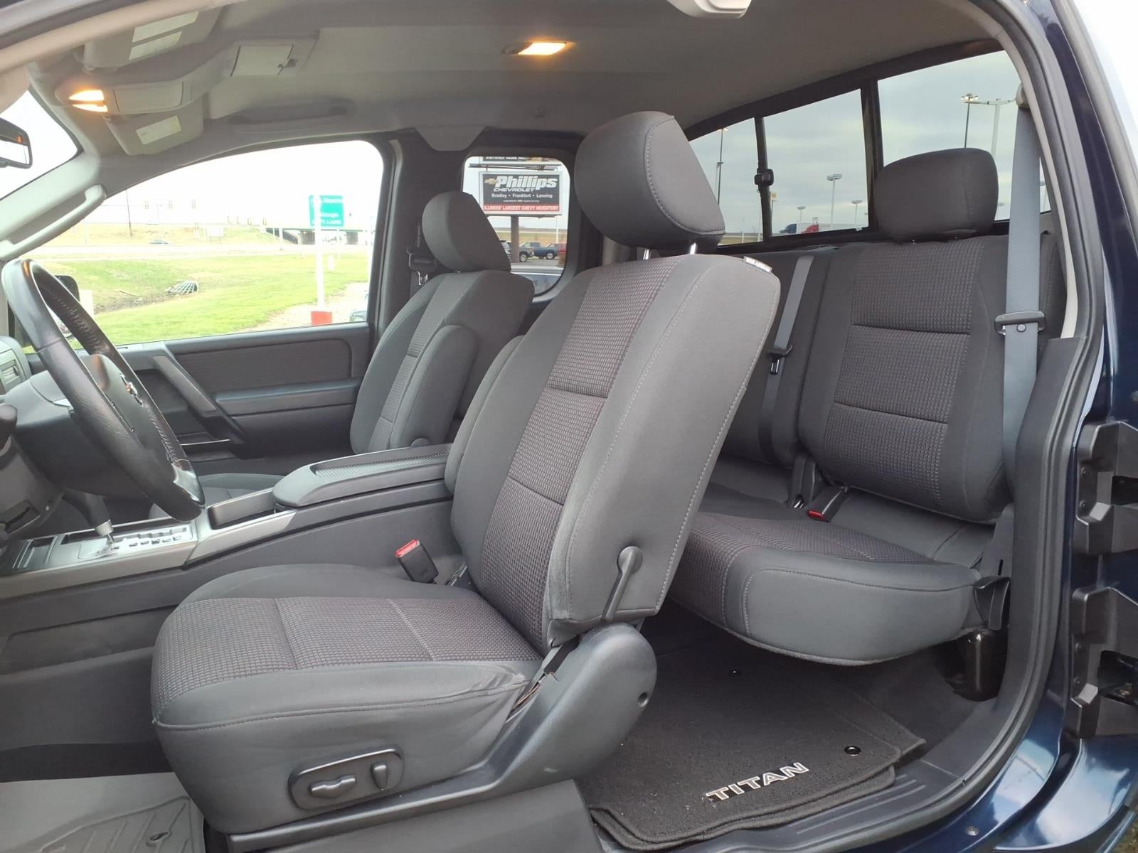 2011 Nissan Titan SV