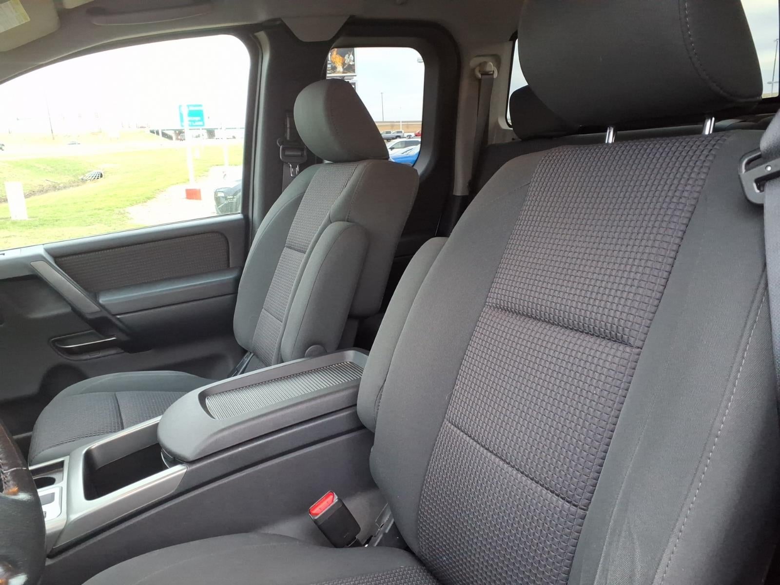 2011 Nissan Titan SV