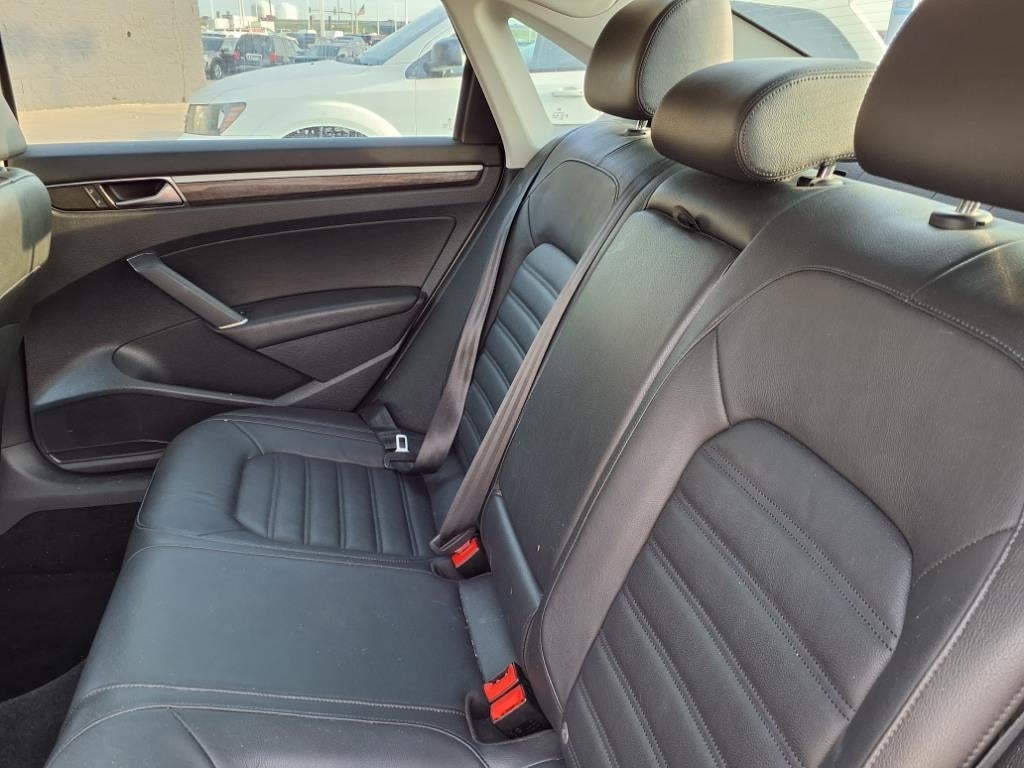 2017 Volkswagen Passat 1.8T SEL Premium