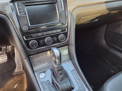 2017 Volkswagen Passat 1.8T SEL Premium