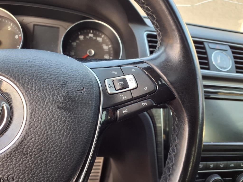 2017 Volkswagen Passat 1.8T SEL Premium