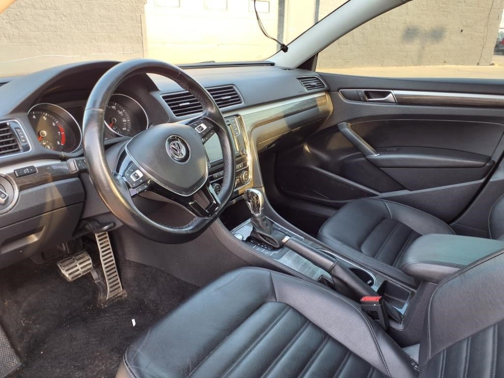 2017 Volkswagen Passat 1.8T SEL Premium