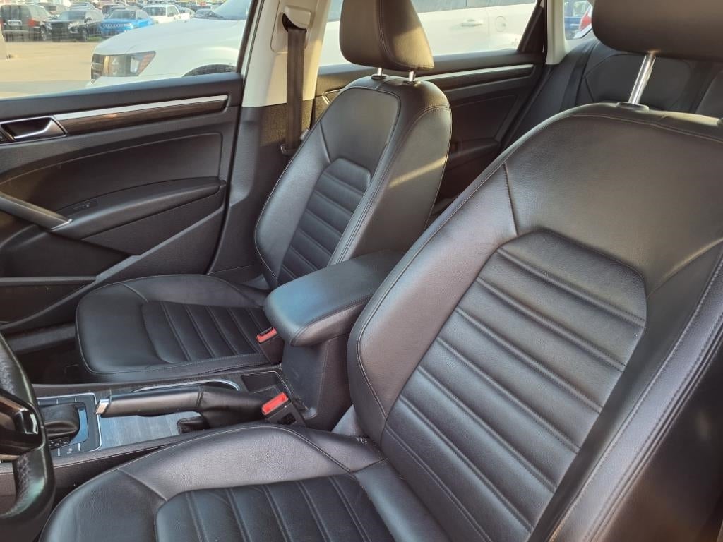 2017 Volkswagen Passat 1.8T SEL Premium