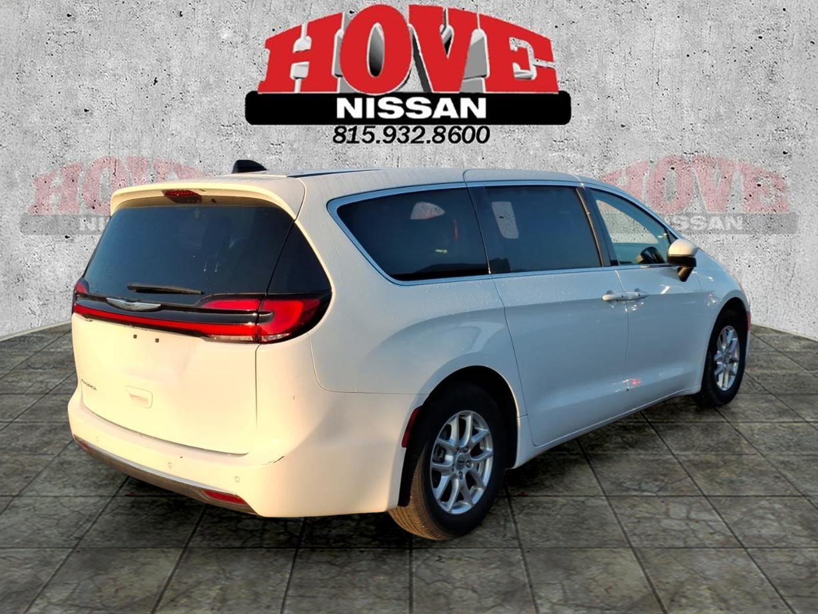 2023 Chrysler Pacifica Touring L