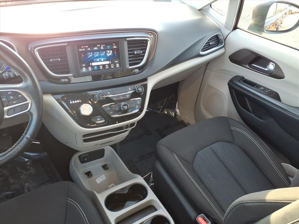 2020 Chrysler Voyager LX