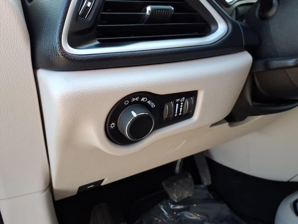 2020 Chrysler Voyager LX