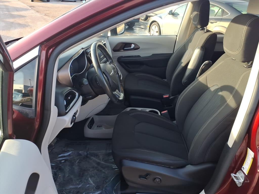 2020 Chrysler Voyager LX