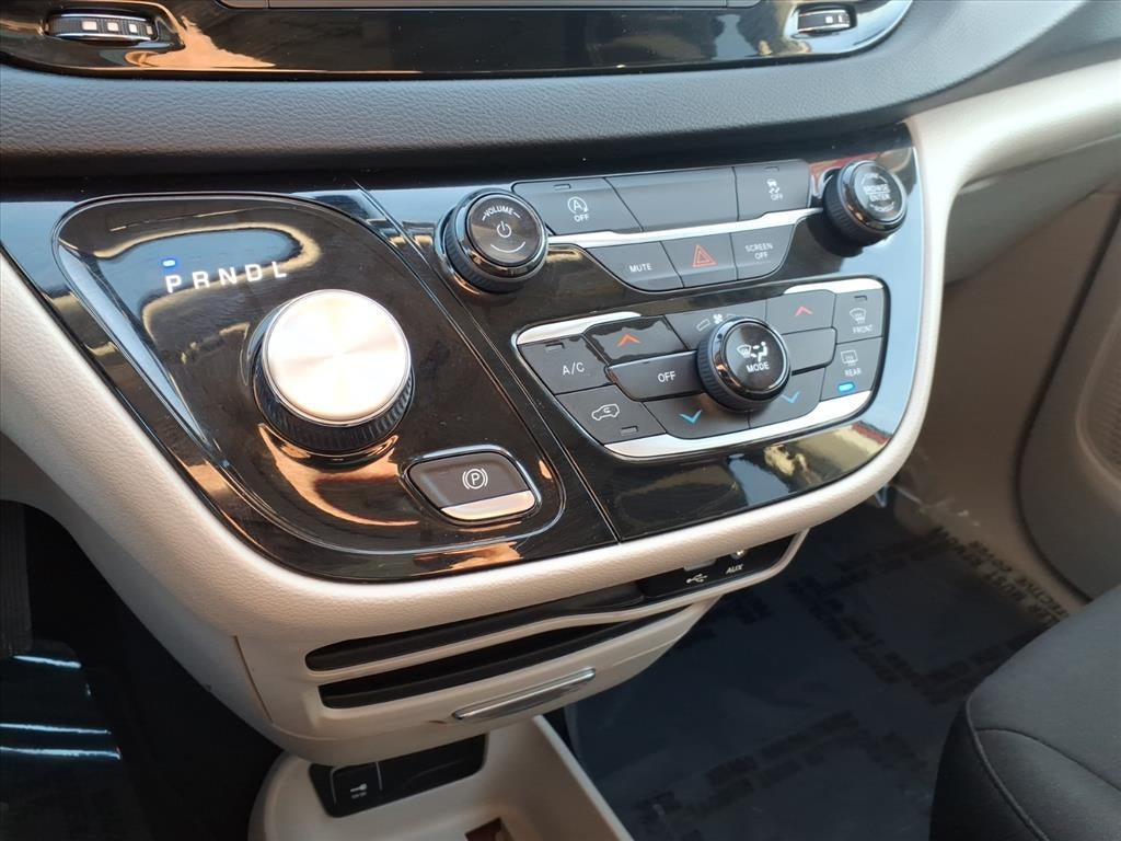 2020 Chrysler Voyager LX