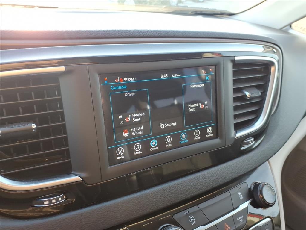 2020 Chrysler Voyager LX