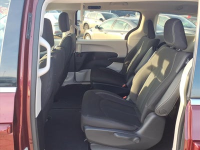 2020 Chrysler Voyager LX