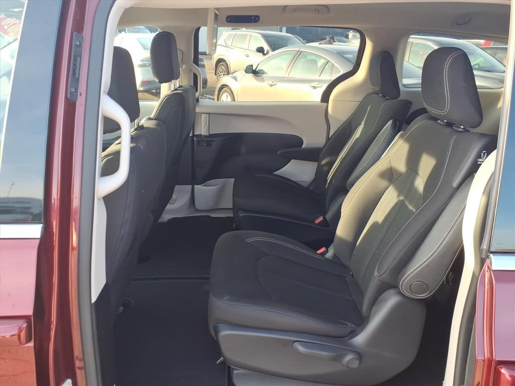 2020 Chrysler Voyager LX