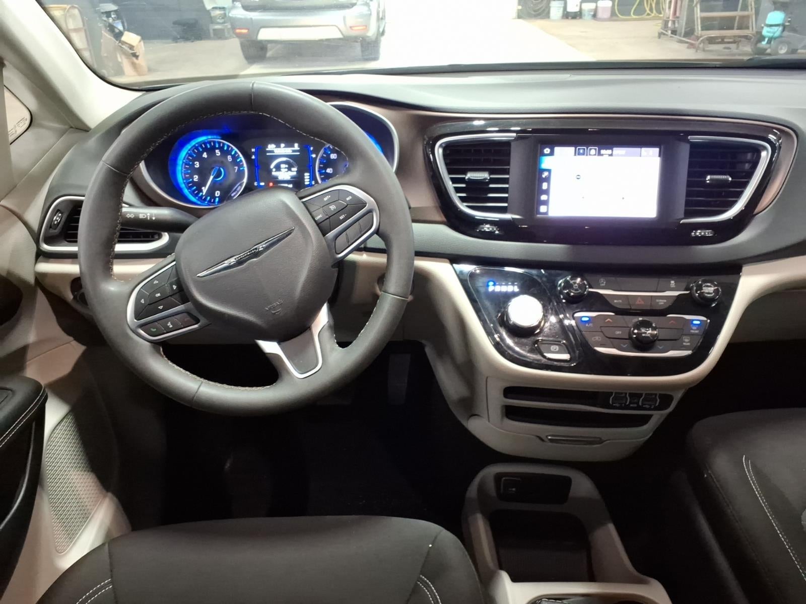2024 Chrysler Voyager LX