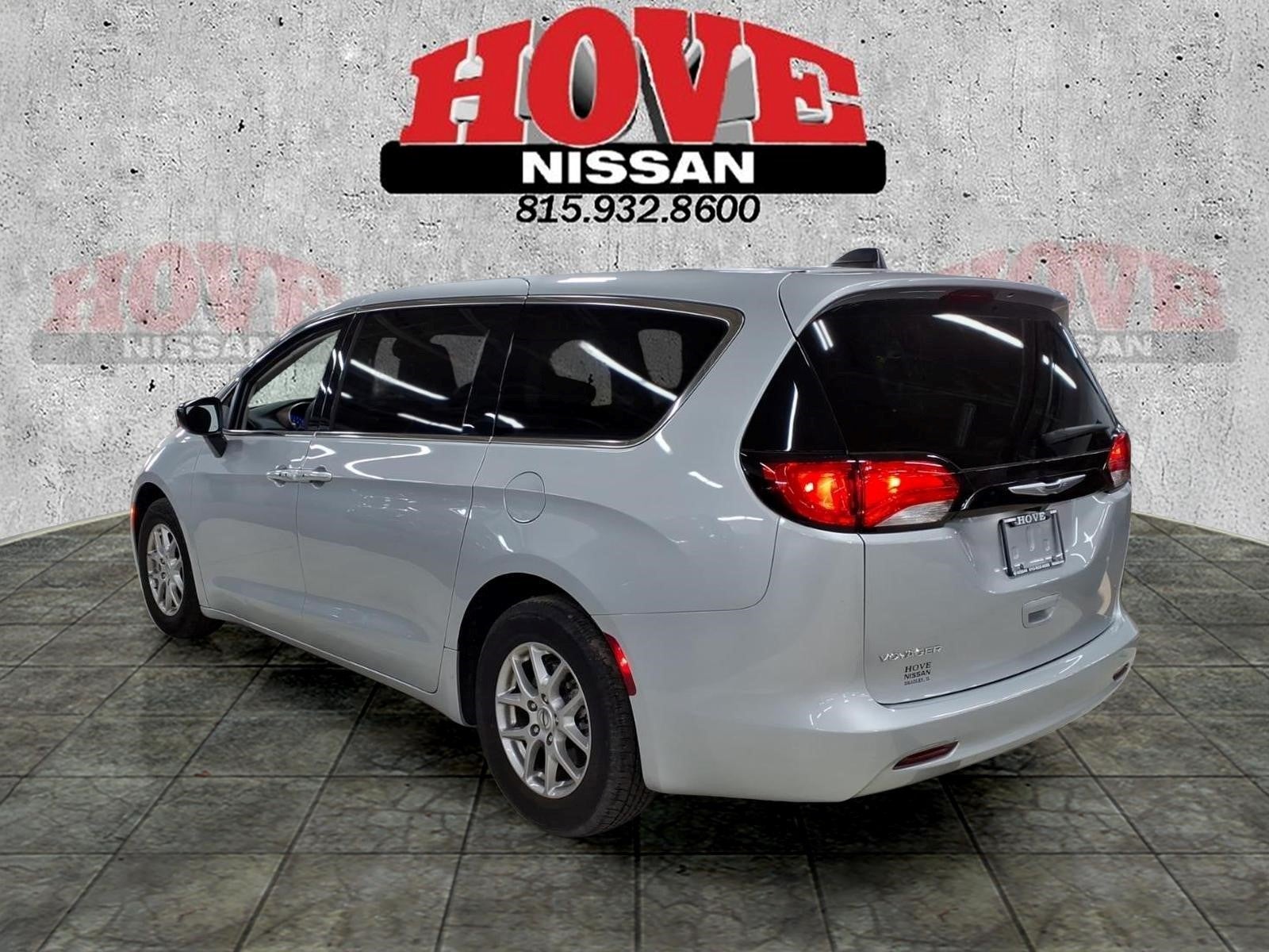 2024 Chrysler Voyager LX