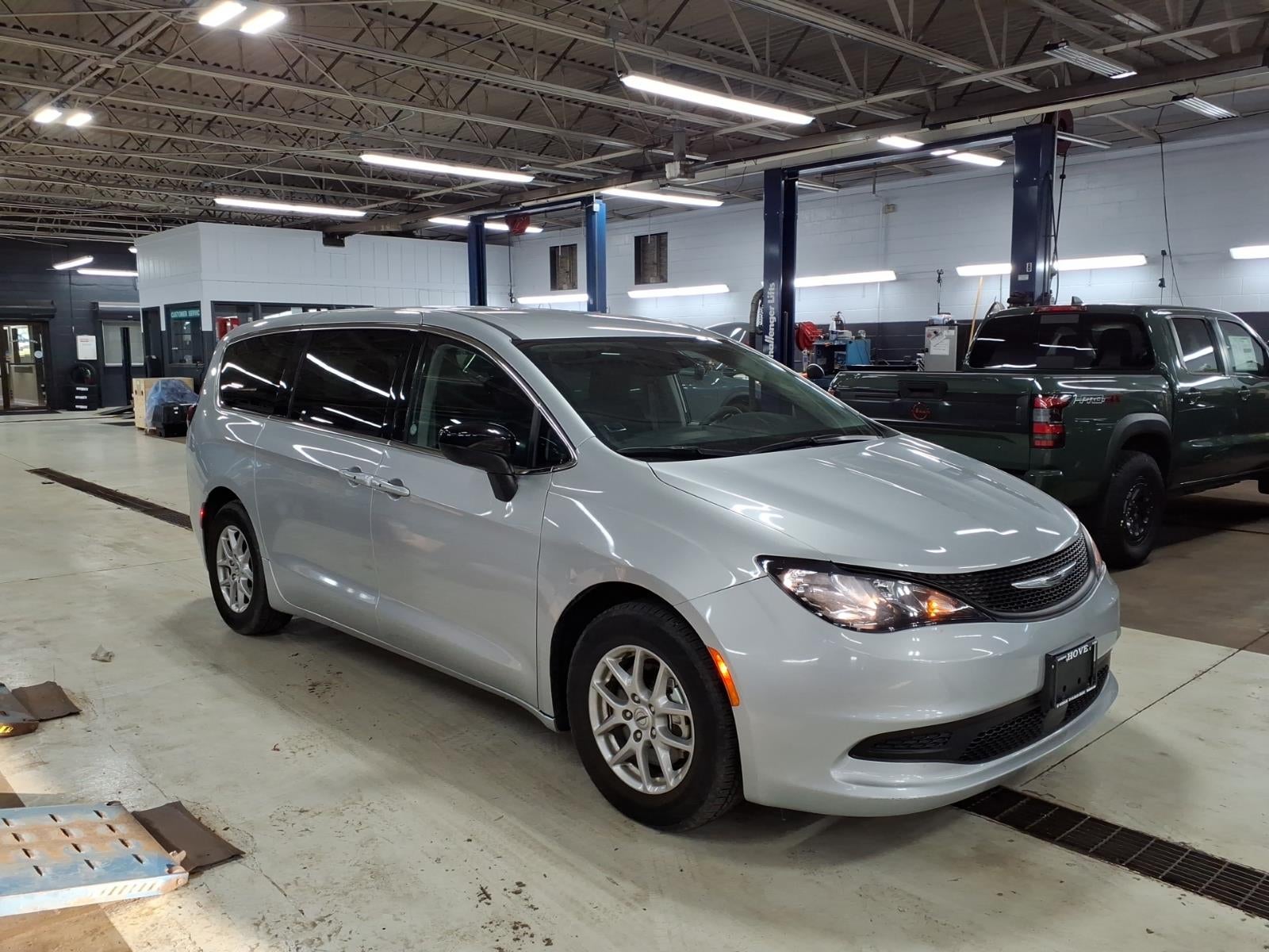 2024 Chrysler Voyager LX