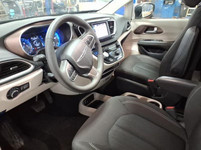 2024 Chrysler Voyager LX