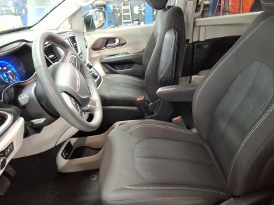 2024 Chrysler Voyager LX