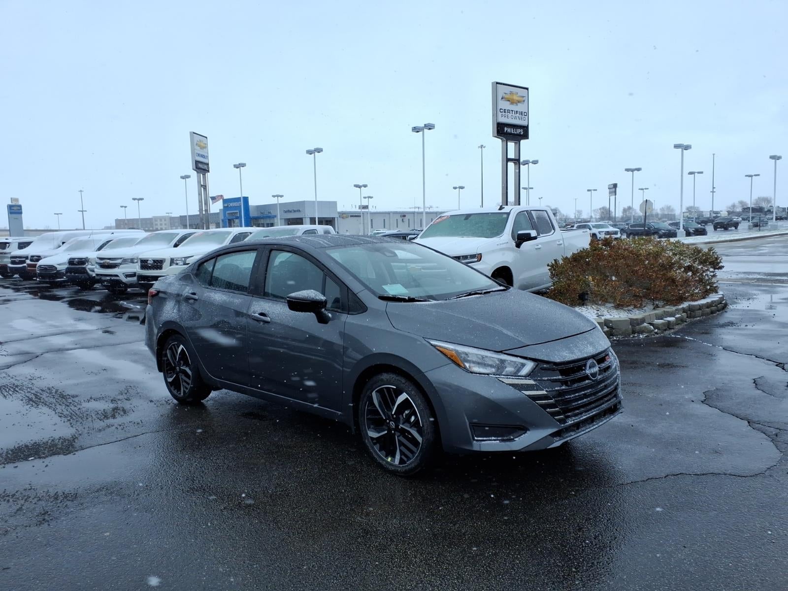 2025 Nissan Versa SR