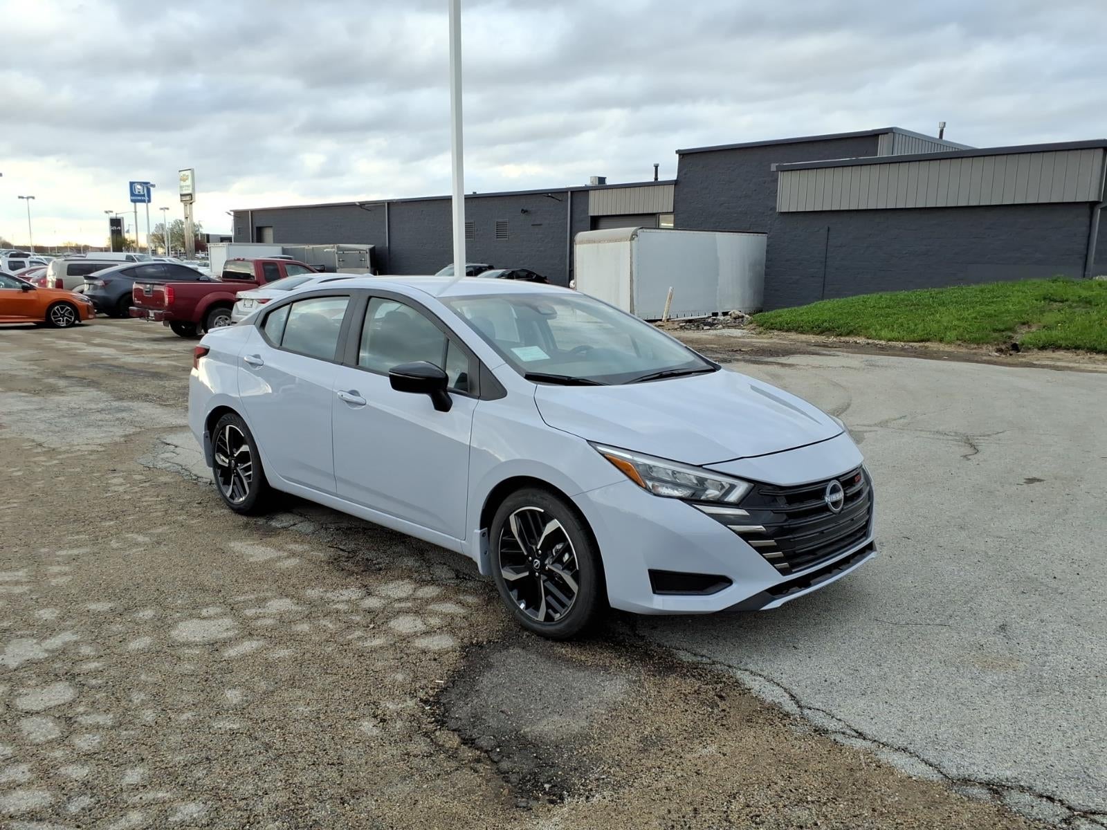 2025 Nissan Versa SR