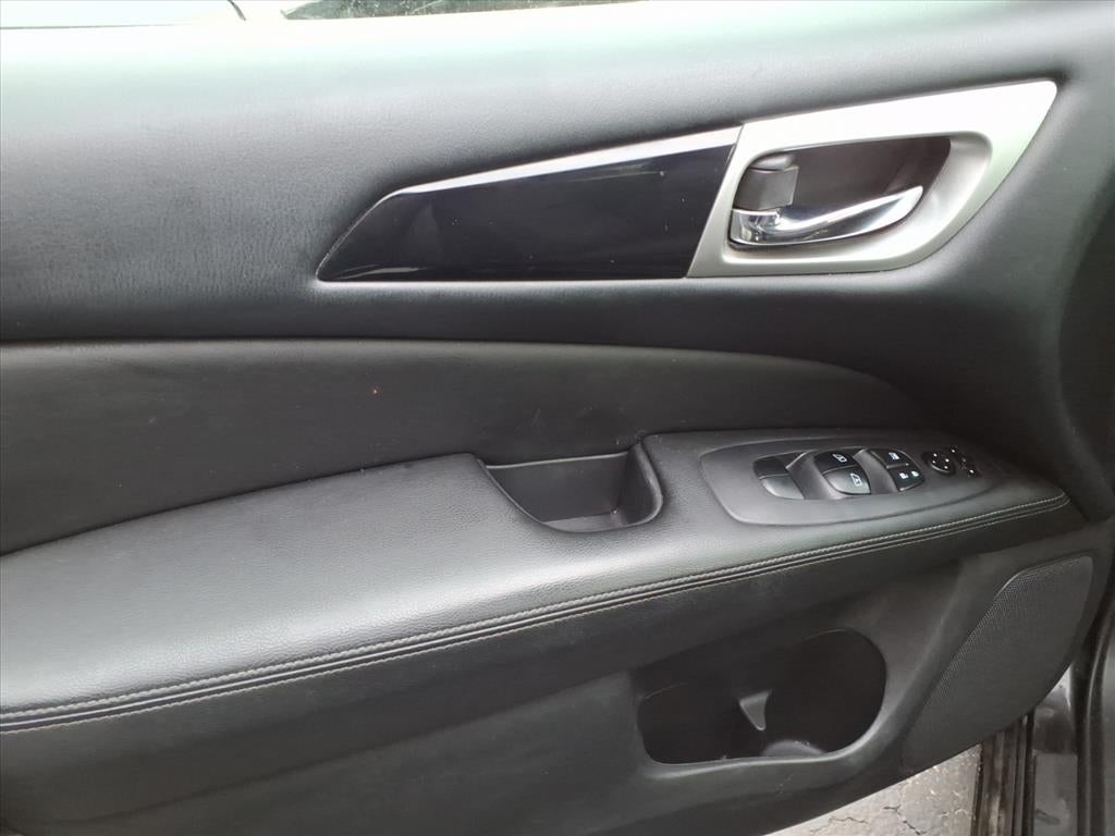 2018 Nissan Pathfinder SV