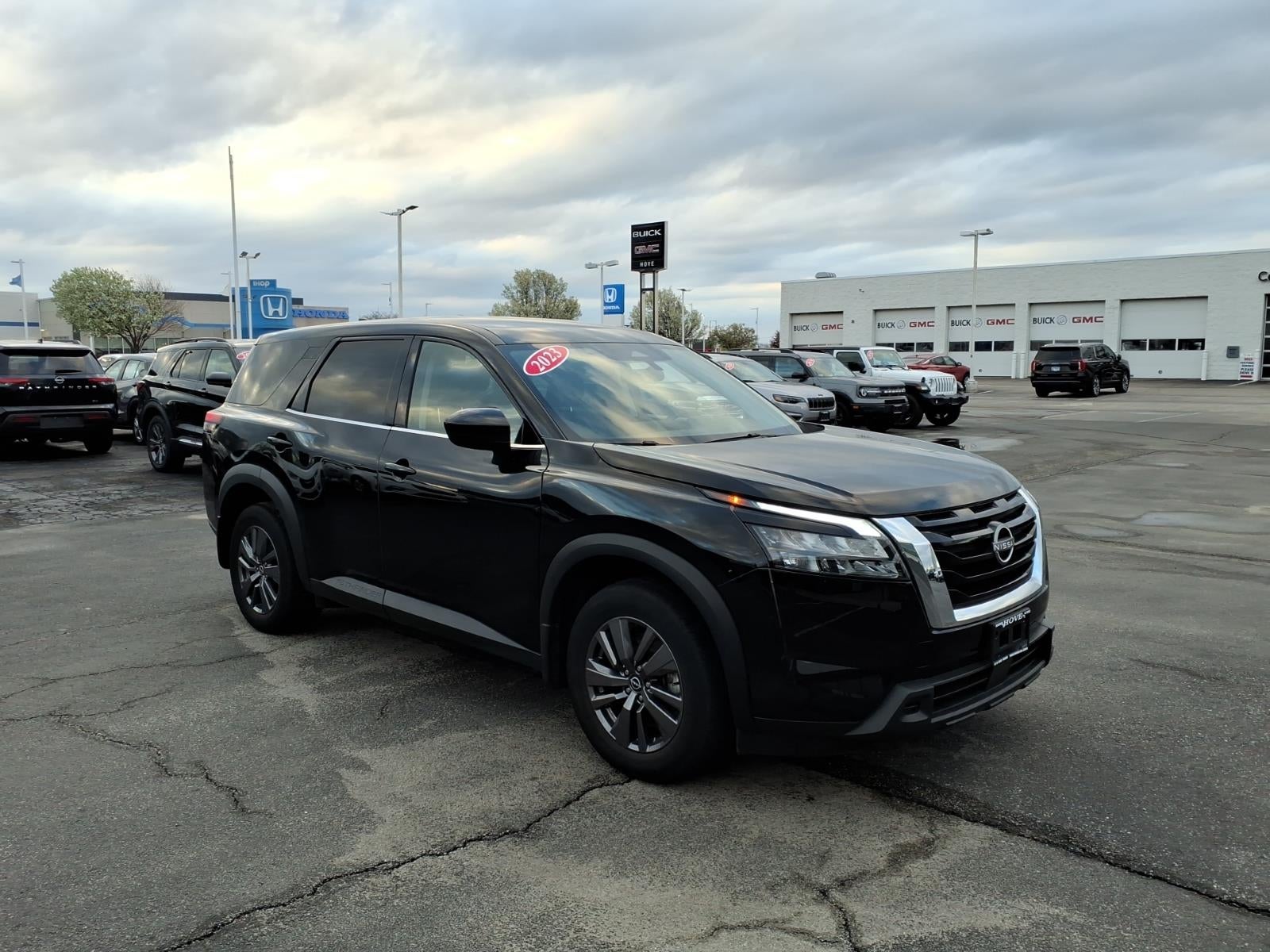 2023 Nissan Pathfinder S