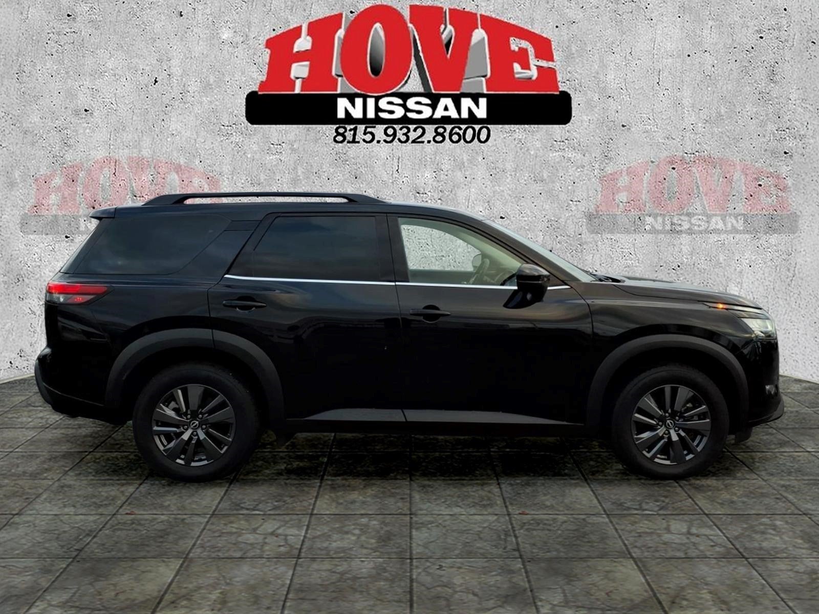 2022 Nissan Pathfinder SV