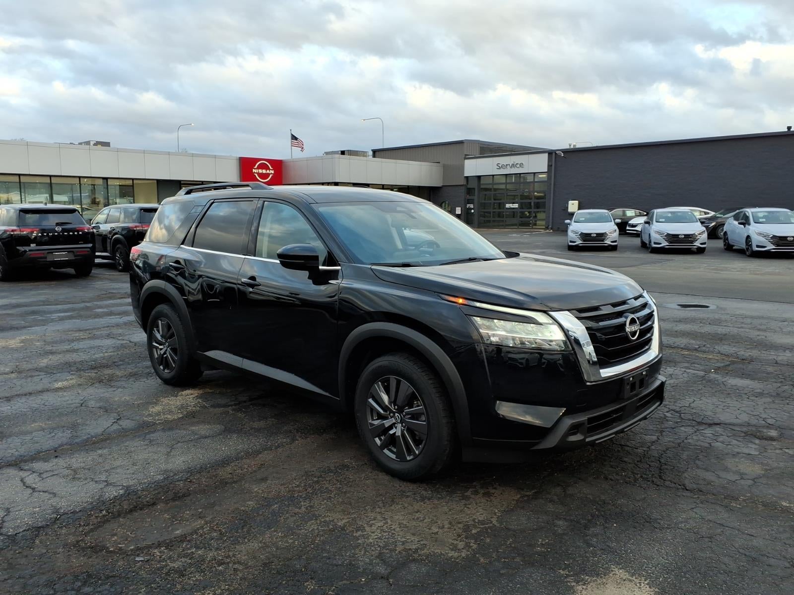 2022 Nissan Pathfinder SV