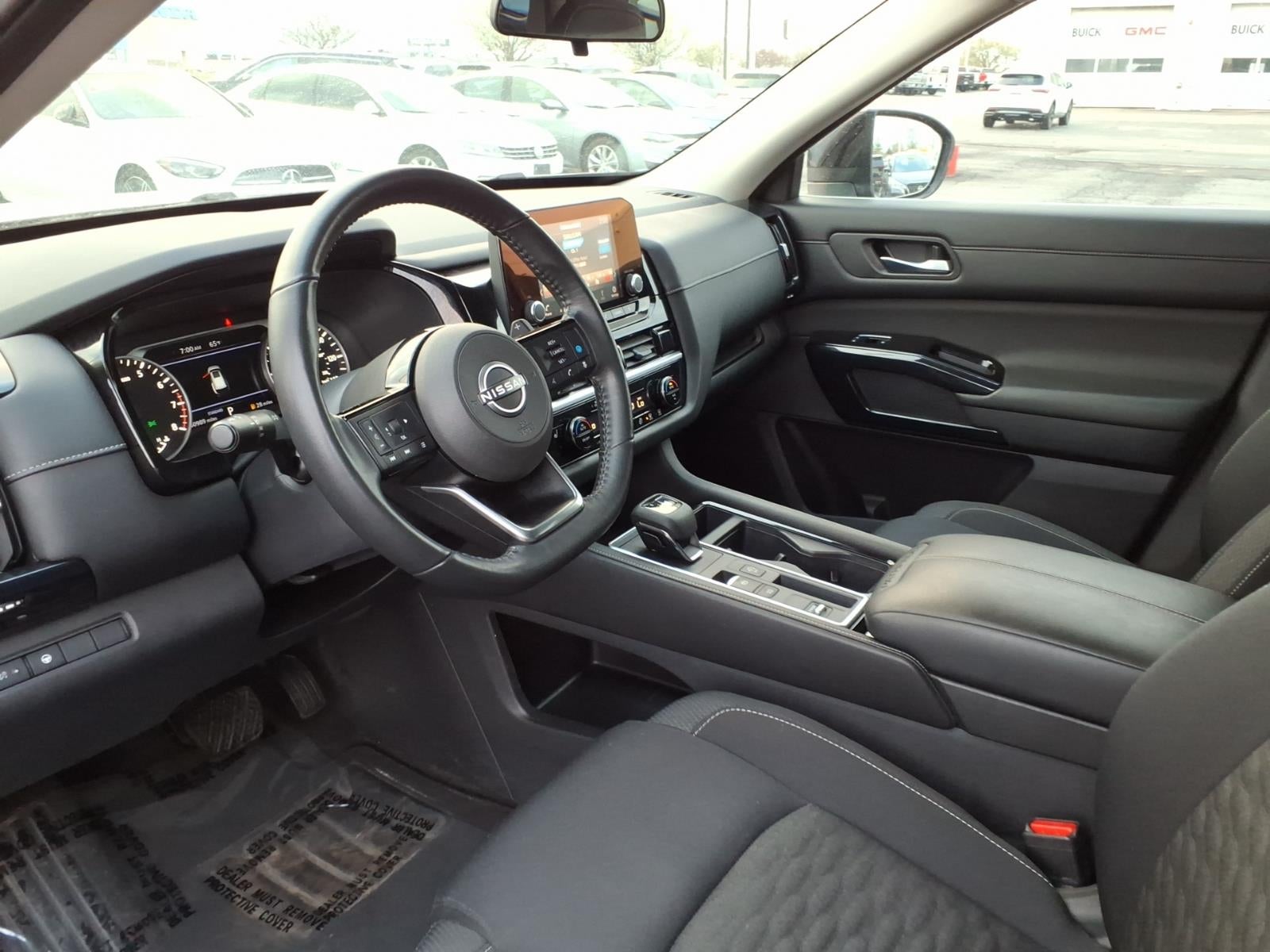 2022 Nissan Pathfinder SV