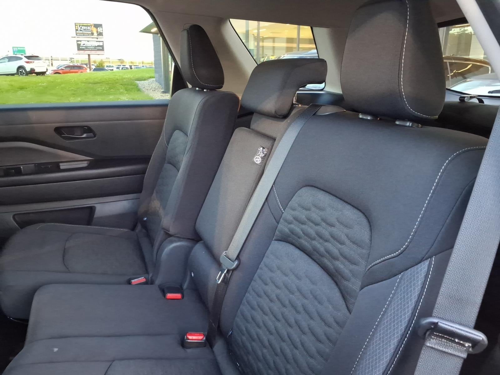 2024 Nissan Pathfinder SV