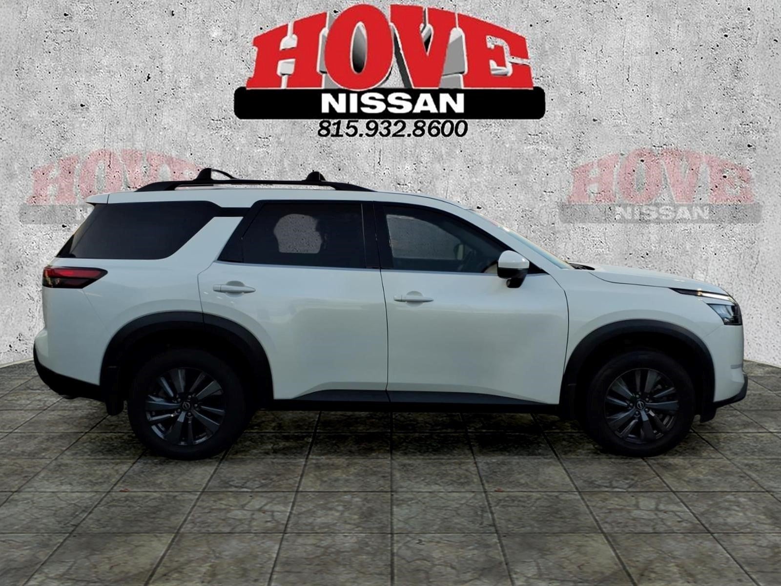 2024 Nissan Pathfinder SV