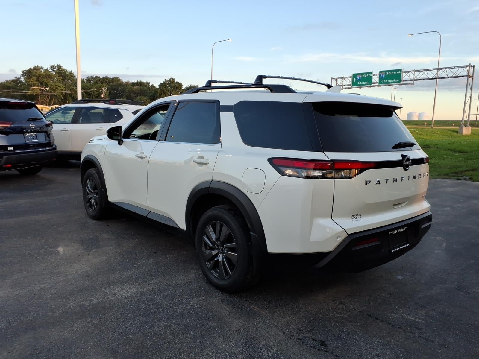 2024 Nissan Pathfinder SV