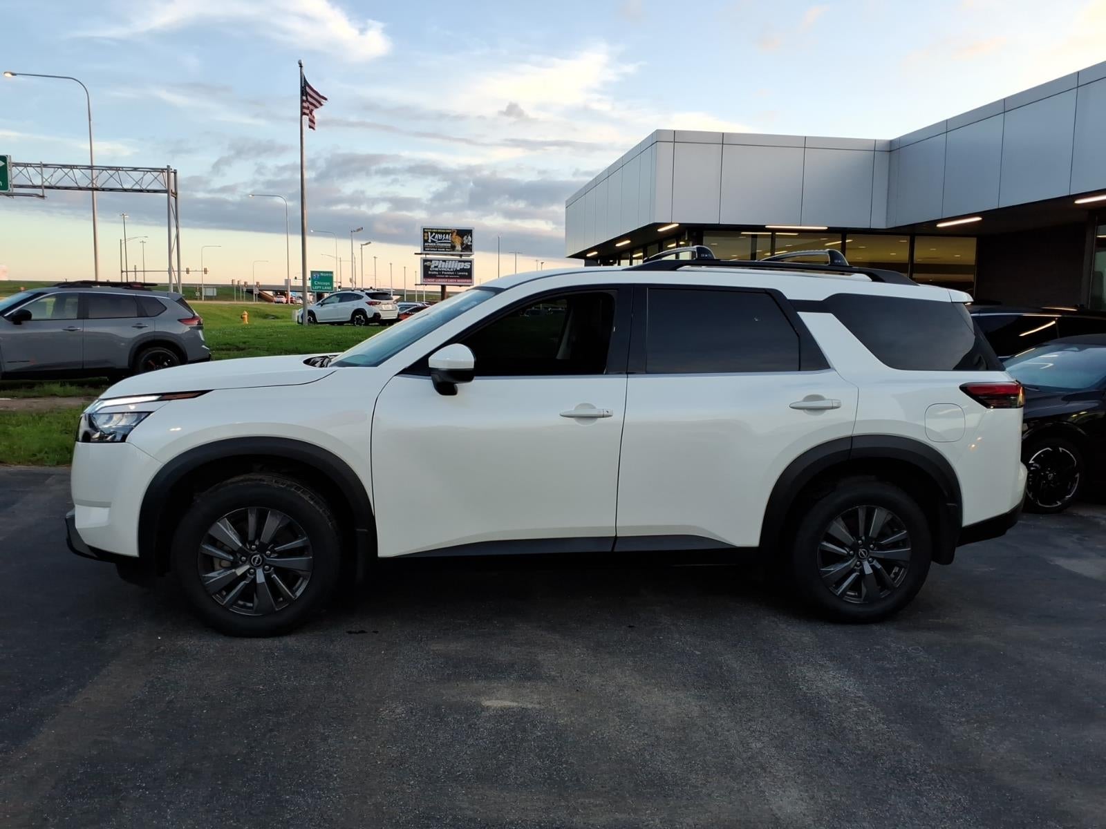 2024 Nissan Pathfinder SV