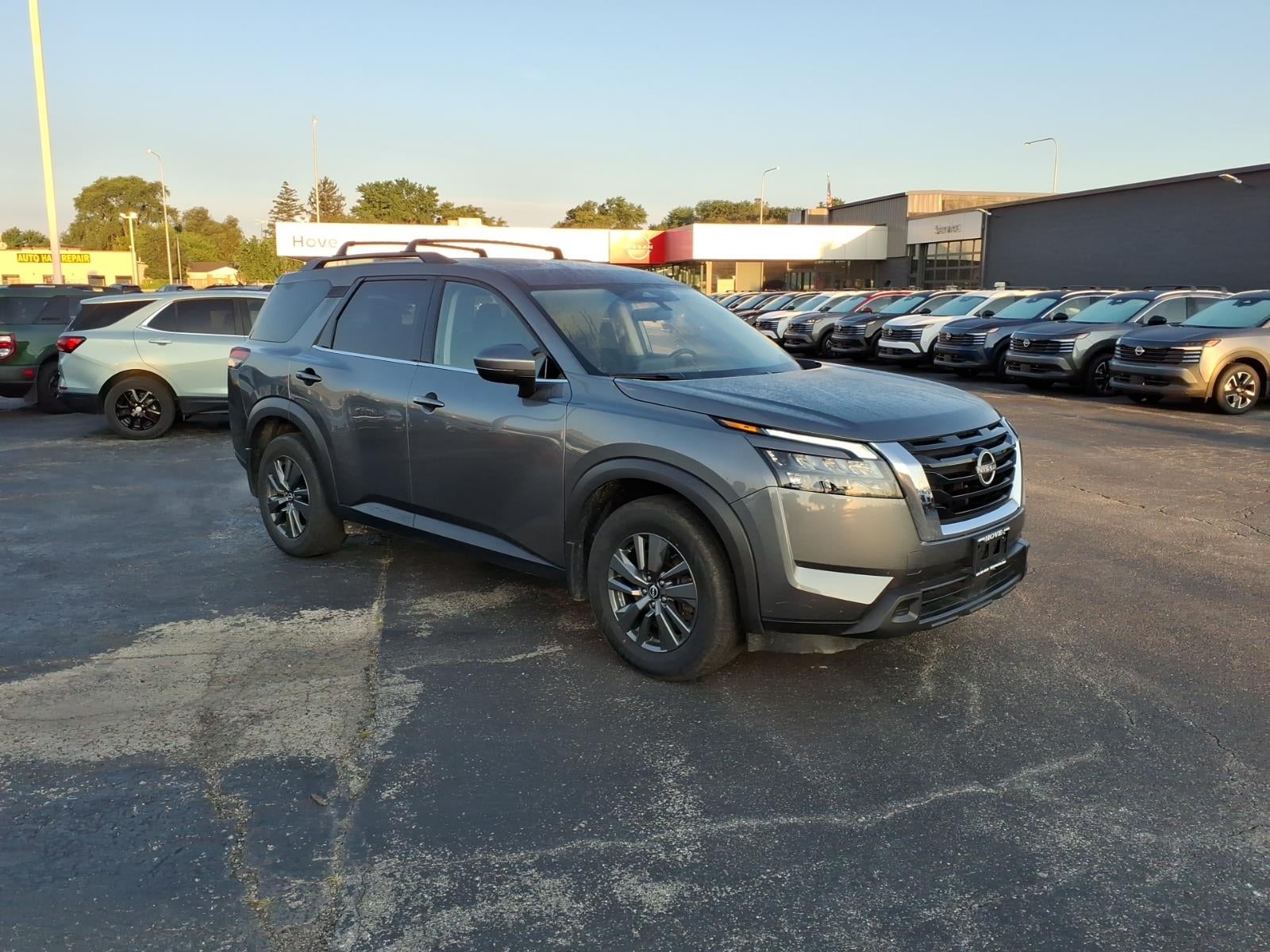 2023 Nissan Pathfinder SV