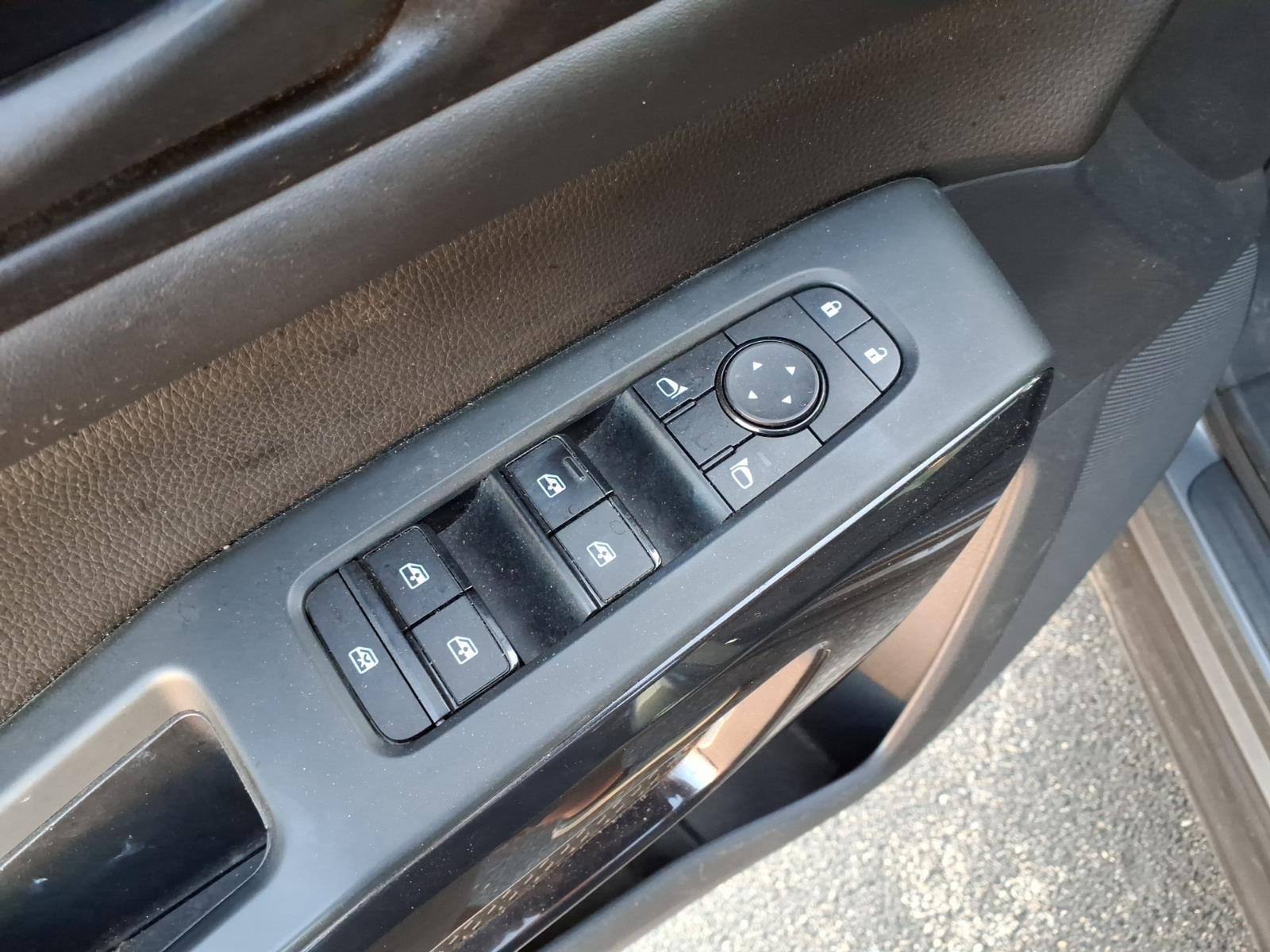 2023 Nissan Pathfinder SV
