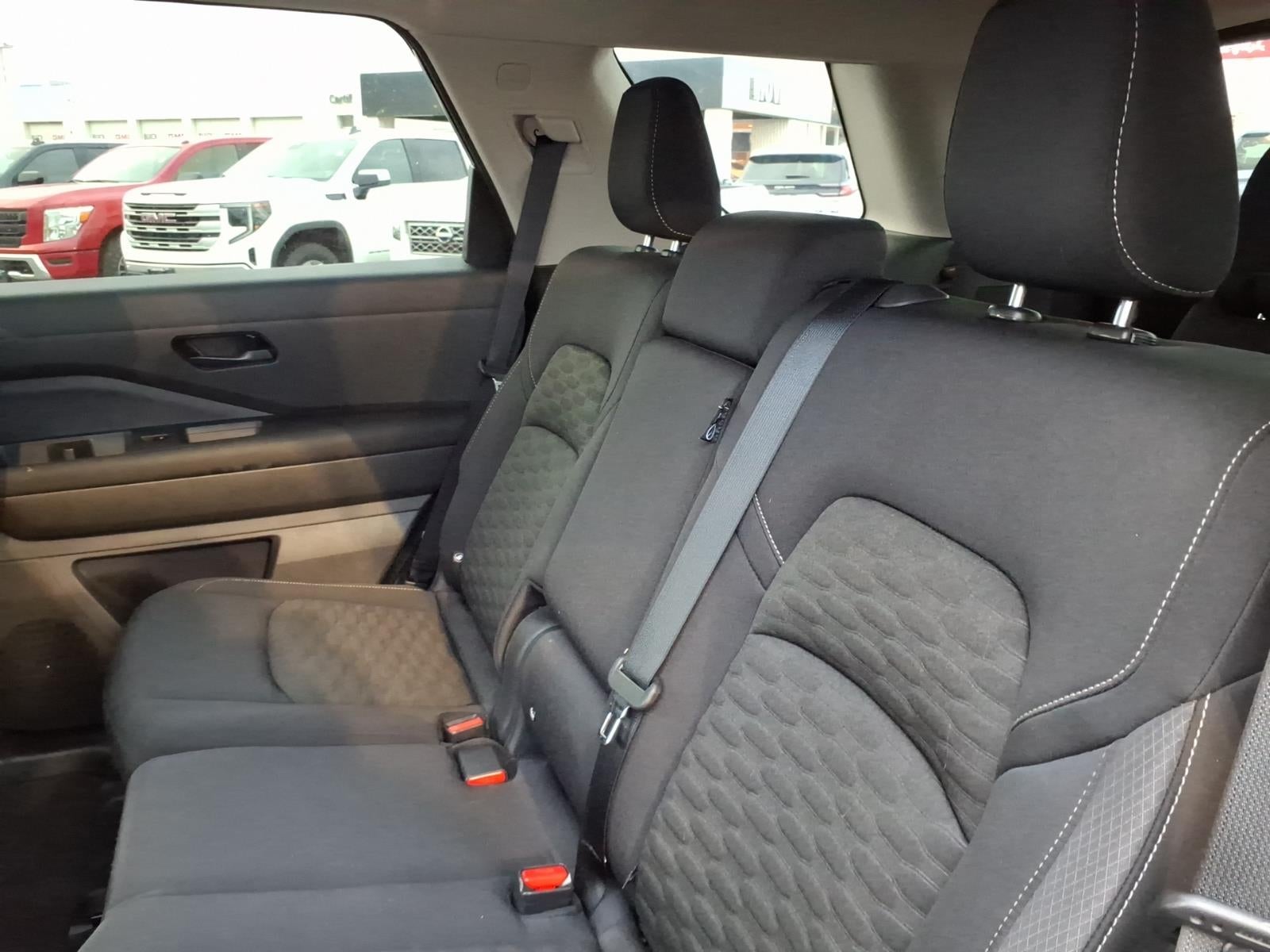 2023 Nissan Pathfinder SV