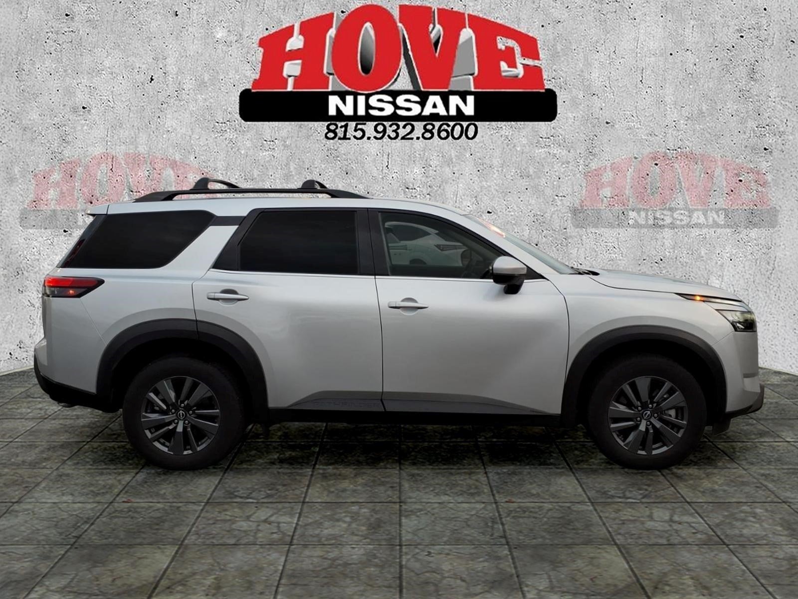 2023 Nissan Pathfinder SV