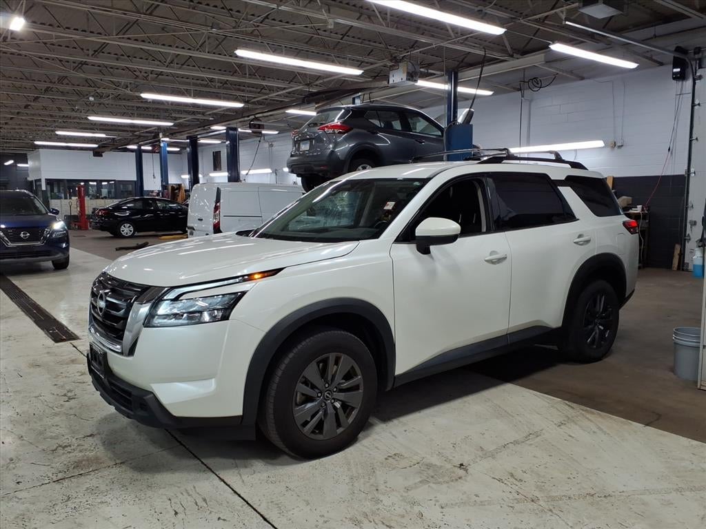 2023 Nissan Pathfinder SV
