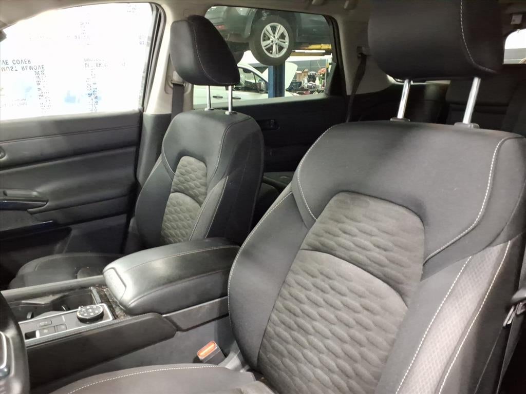 2023 Nissan Pathfinder SV