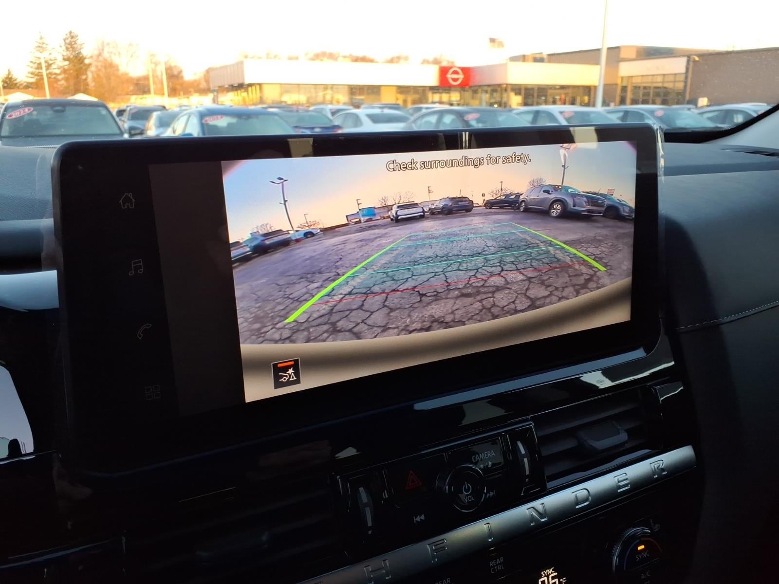 2026 Nissan Pathfinder SV