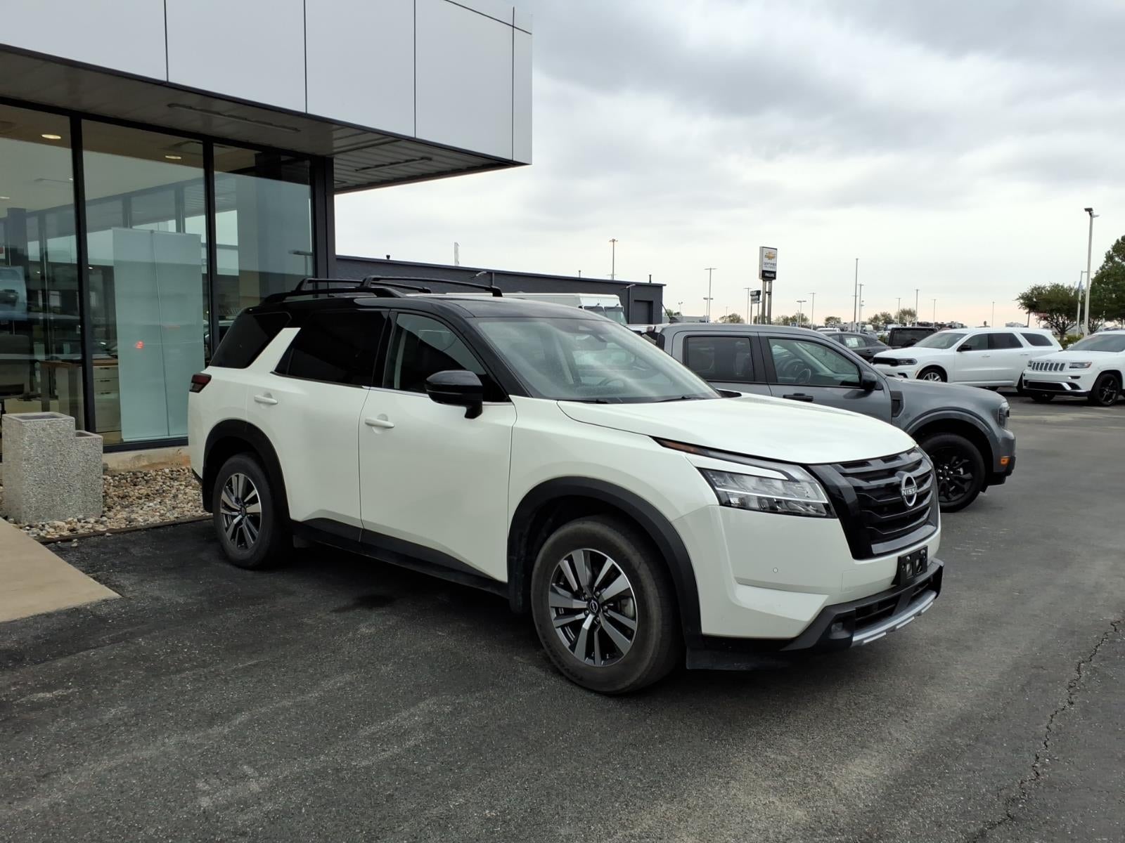 2023 Nissan Pathfinder SL