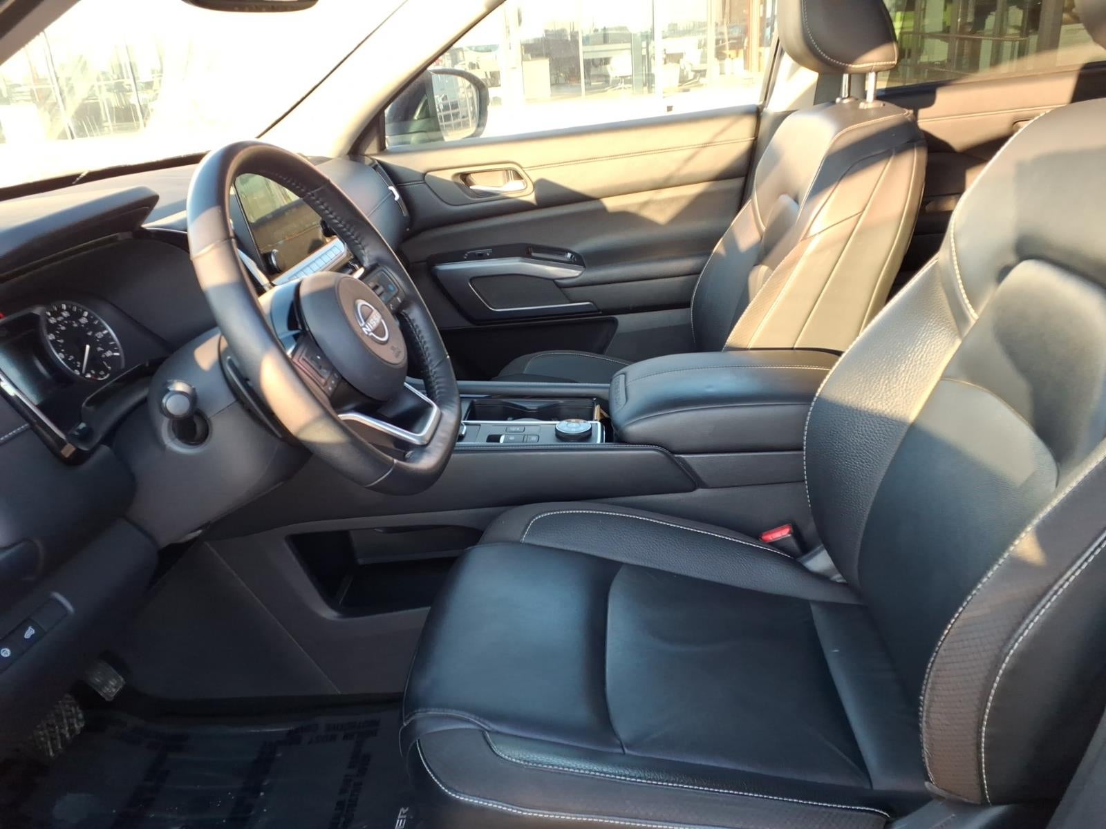 2022 Nissan Pathfinder SL