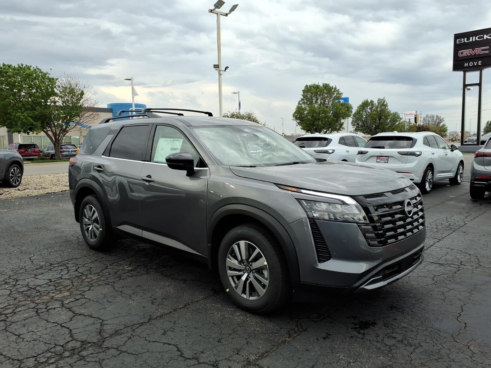 2026 Nissan Pathfinder SL