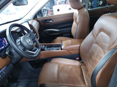 2023 Nissan Pathfinder Platinum