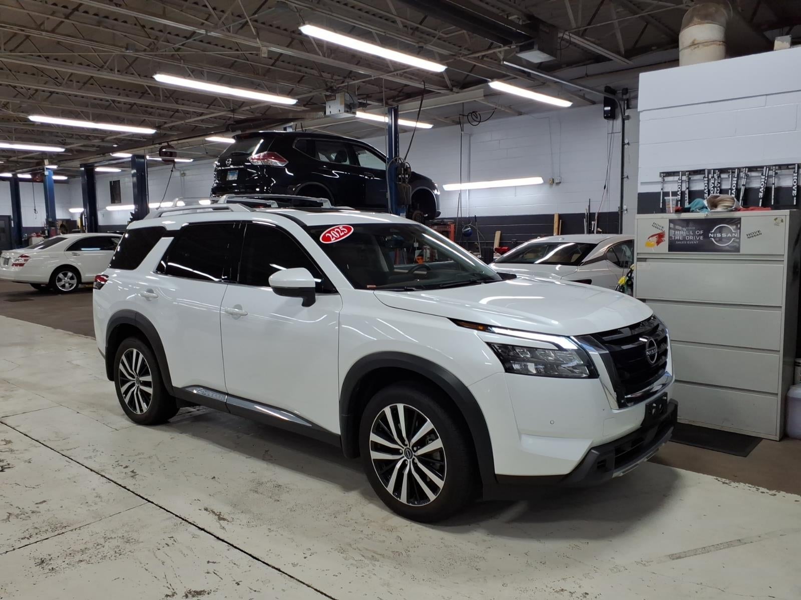 2025 Nissan Pathfinder Platinum