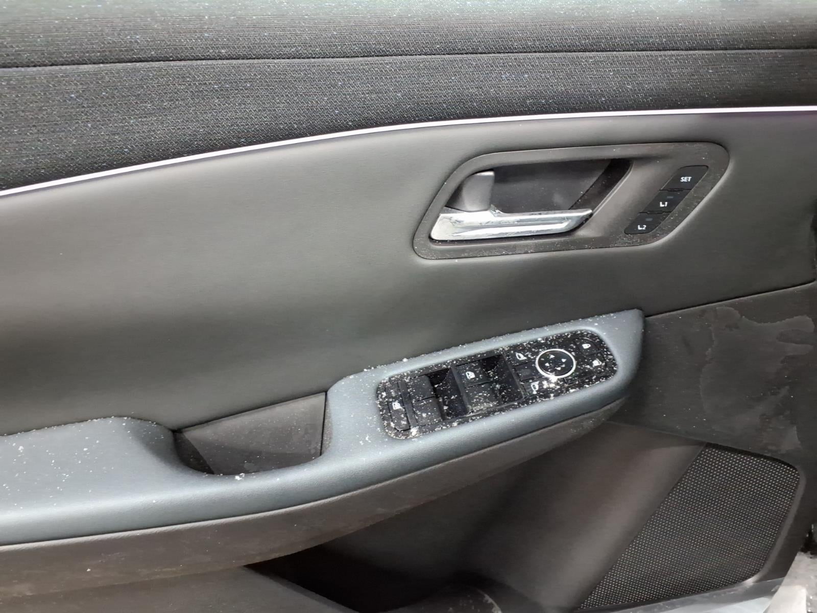 2026 Nissan LEAF Platinum+