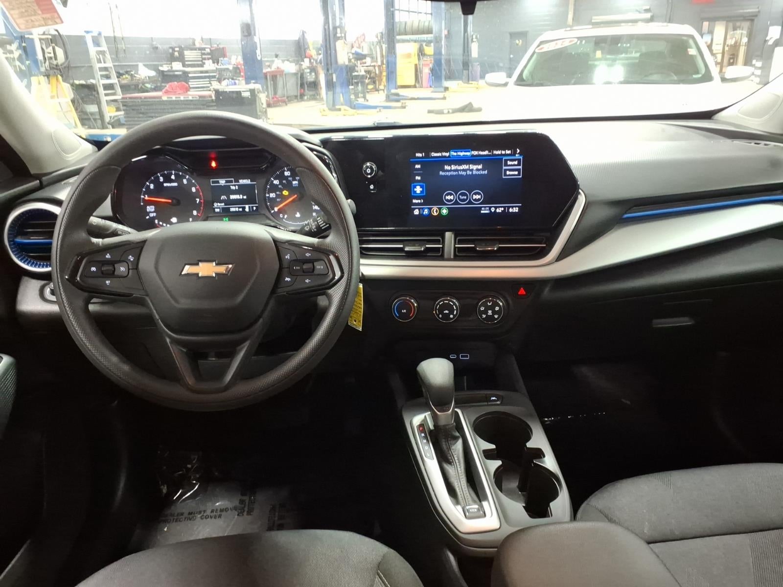 2025 Chevrolet Trax LS