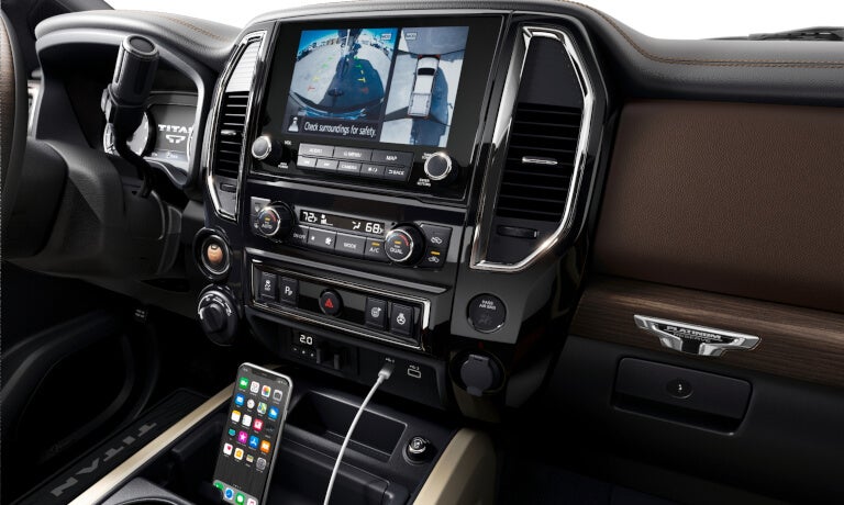 2021 Nissan Titan infotainment towing specs