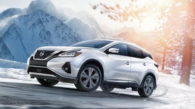 Nissan Murano driving on snow
